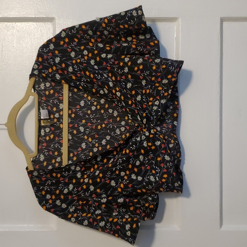 Divided H&M Floral Twist Front Crop Top
